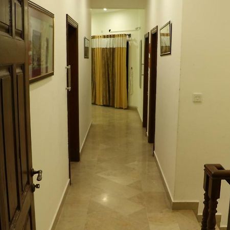 The Royal Manor Bed & Breakfast Islamabad Exterior photo
