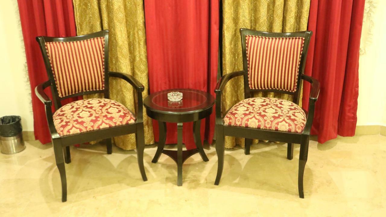 The Royal Manor Bed & Breakfast Islamabad Exterior photo