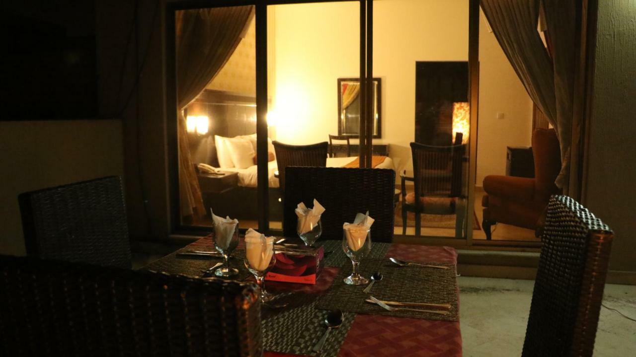 The Royal Manor Bed & Breakfast Islamabad Exterior photo