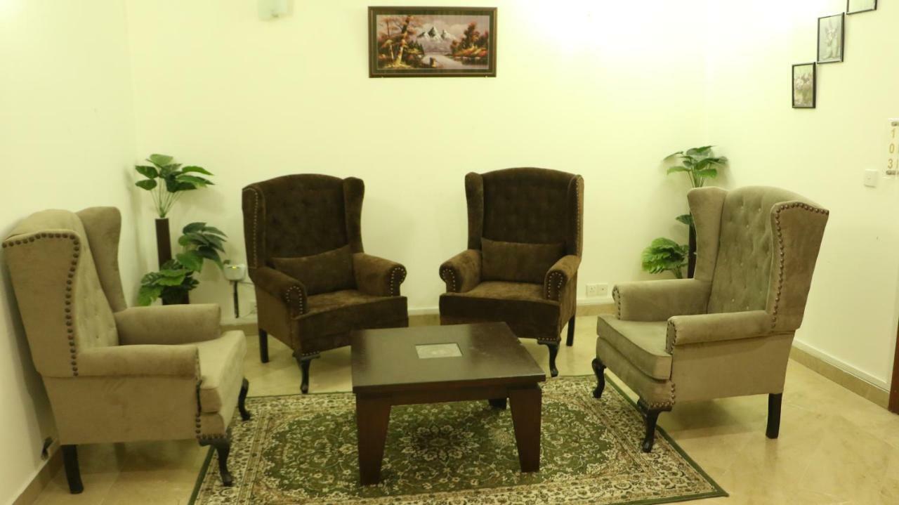 The Royal Manor Bed & Breakfast Islamabad Exterior photo